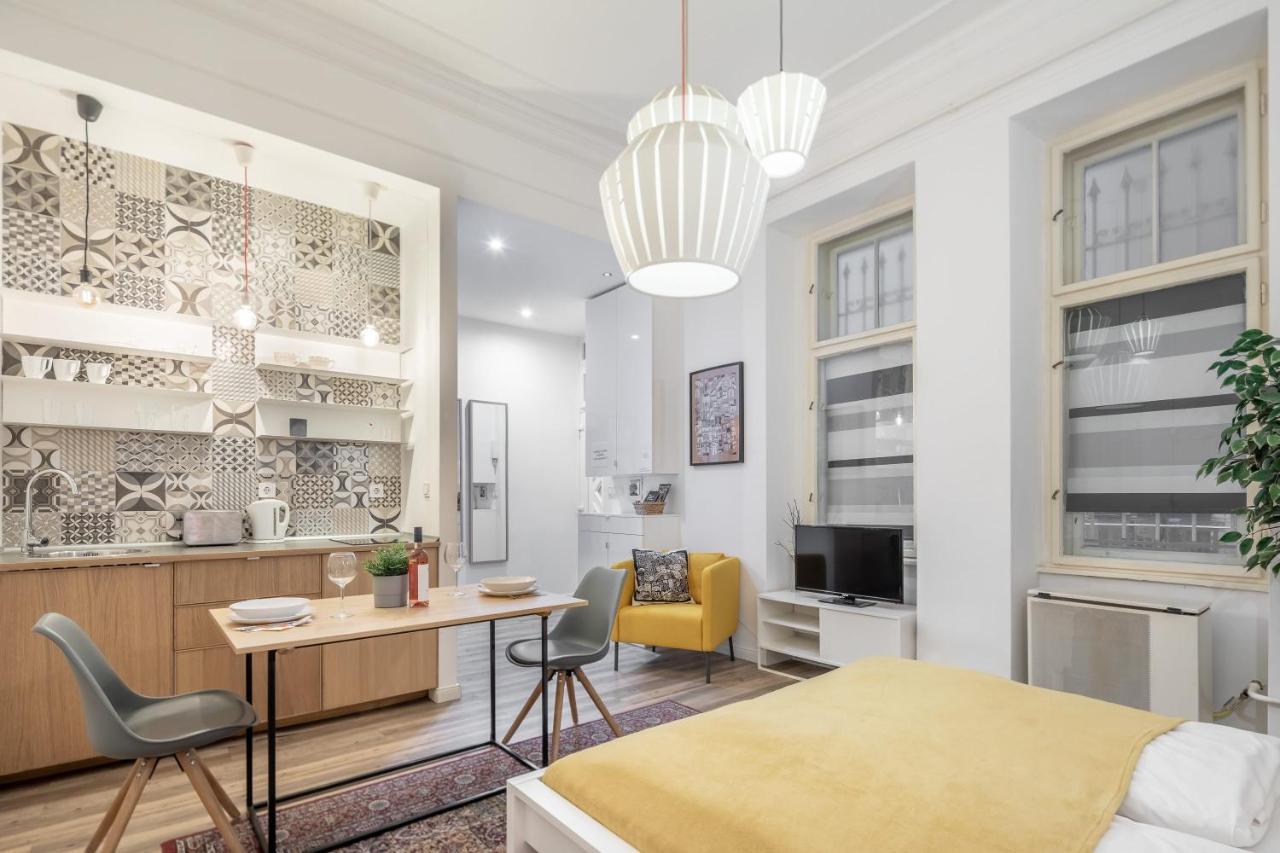 Extra Central Modern Studio Budapest Bagian luar foto