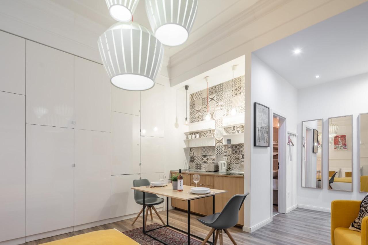 Extra Central Modern Studio Budapest Bagian luar foto